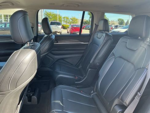 Used 2023 Jeep Grand Cherokee L Limited AWD/4WD image 24