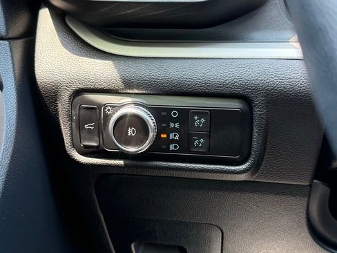 Used 2022 Ford Explorer XLT w/ Equipment Group 202A AWD/4WD image 14
