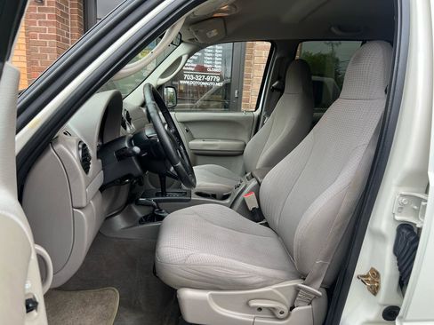 Used 2004 Jeep Liberty Sport w/ PWR Convenience Group AWD/4WD image 29
