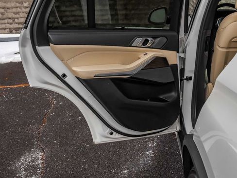 Used 2021 BMW X5 xDrive40i w/ Executive Package image 19