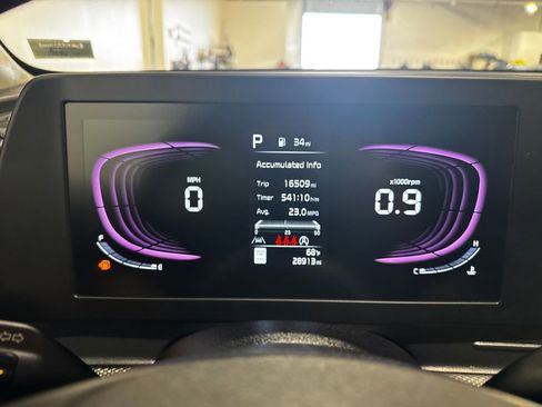 Used 2025 Kia Sportage LX image 7