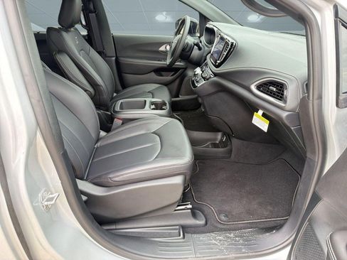 New 2026 Chrysler Pacifica Select w/ S Appearance Package FWD image 29