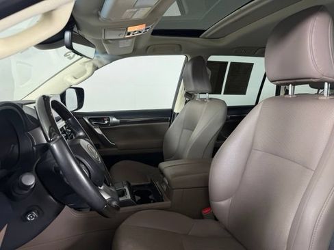 Used 2023 Lexus GX 460 Premium w/ Premium Package AWD/4WD image 5