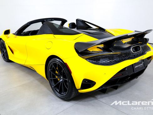 New 2026 McLaren 750S Spider RWD image 8