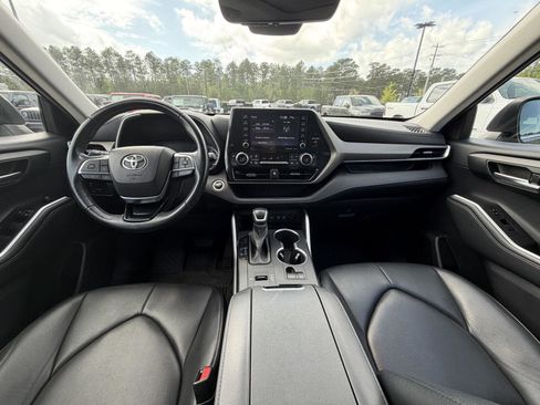 Used 2021 Toyota Highlander XLE image 7