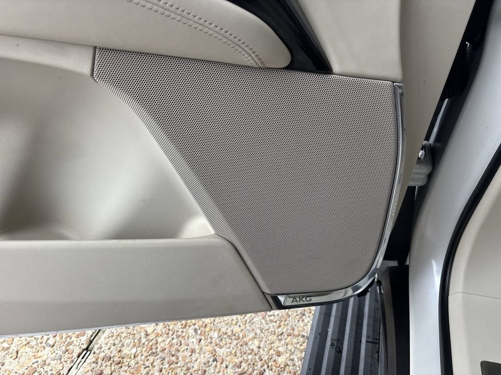 Certified 2025 Cadillac Escalade ESV Sport Platinum w/ LPO, Floor Liner Package AWD/4WD image 25
