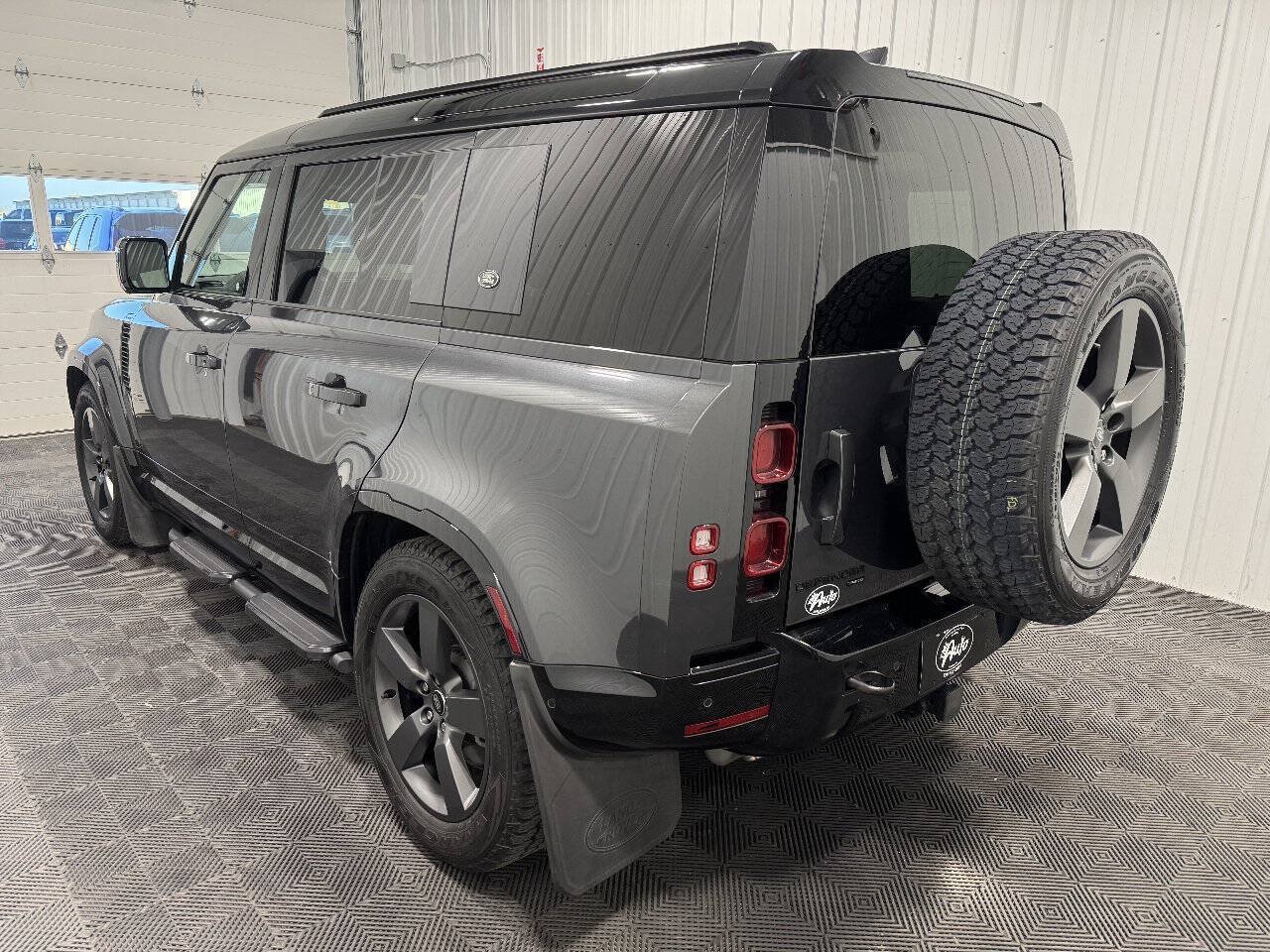 Used 2023 Land Rover Defender 110 X-Dynamic SE AWD/4WD image 4