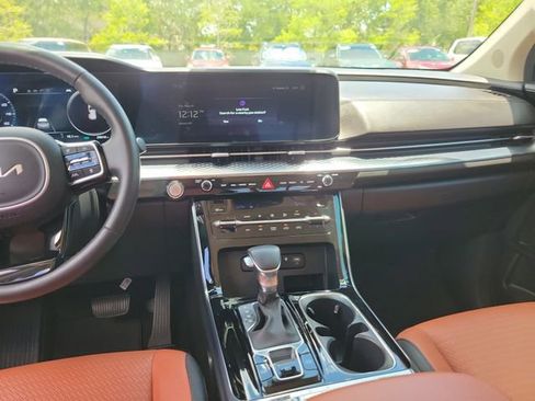 Used 2023 Kia Carnival SX Prestige FWD image 15
