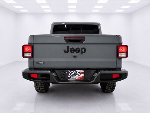 Used 2025 Jeep Gladiator Sport AWD/4WD image 5