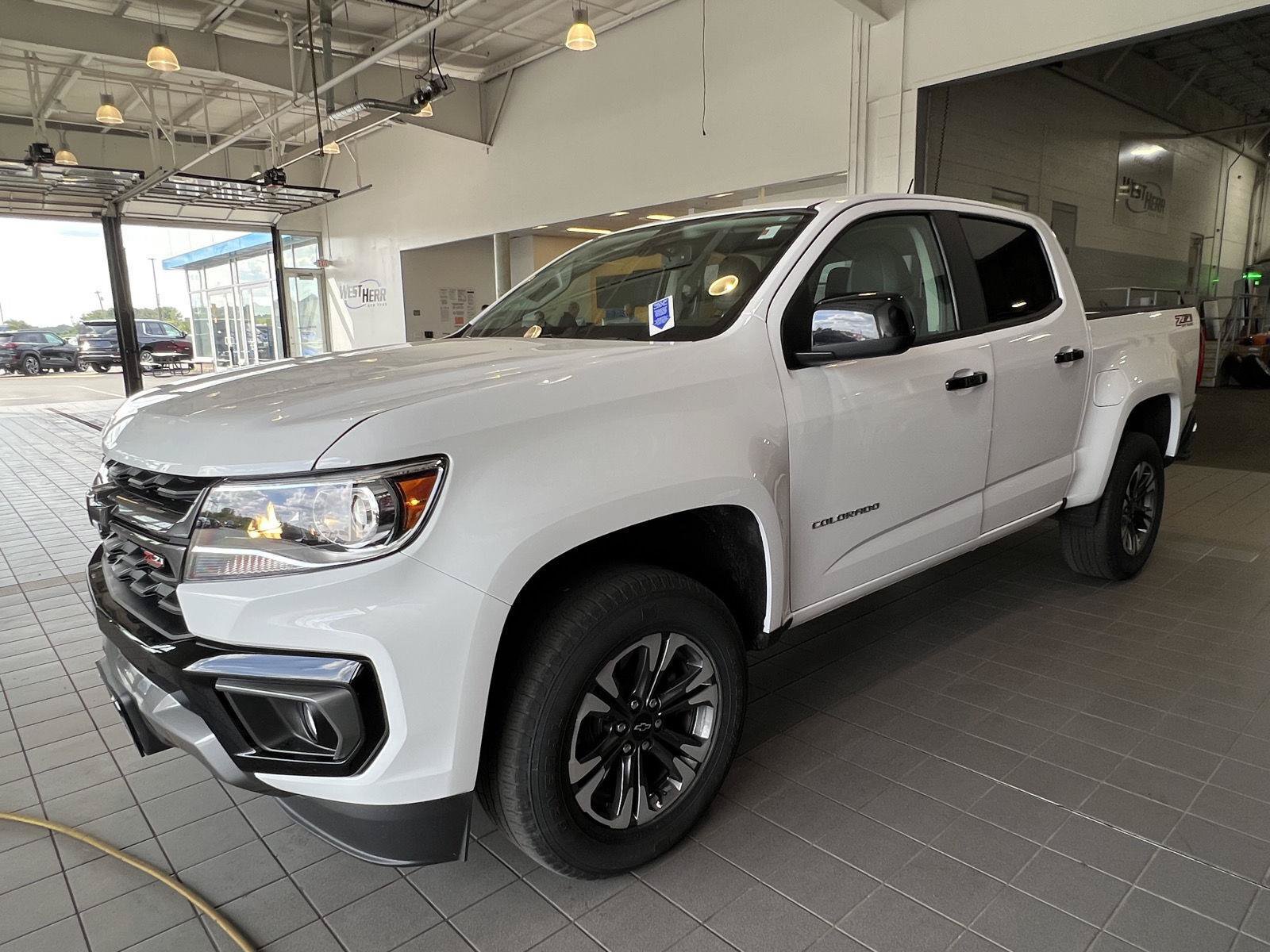 Used 2022 Chevrolet Colorado Z71 AWD/4WD image 4