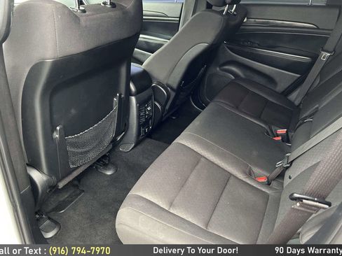 Used 2019 Jeep Grand Cherokee Laredo w/ Security & Convenience Group image 12