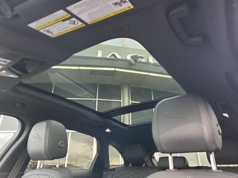 Used 2023 Jaguar F-PACE S image 17