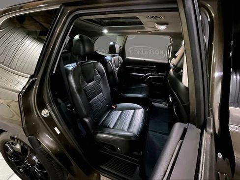 Used 2022 Kia Telluride SX w/ SX Prestige Package AWD/4WD image 16
