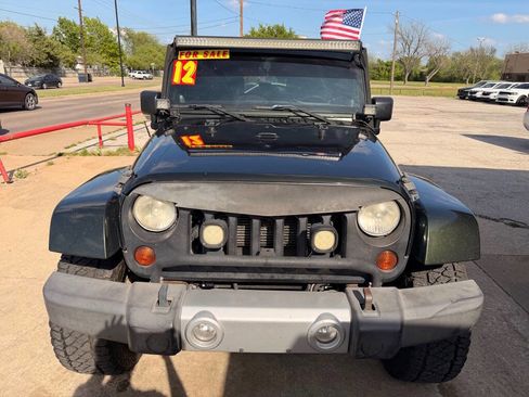 Used 2012 Jeep Wrangler Unlimited Sahara w/ Connectivity Group image 8