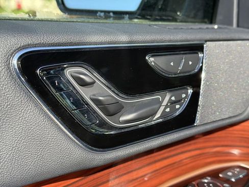 Certified 2024 Lincoln Navigator Reserve AWD/4WD image 12