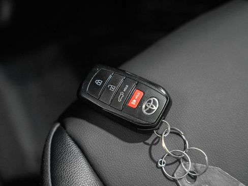 Used 2025 Toyota Highlander XLE AWD/4WD image 47