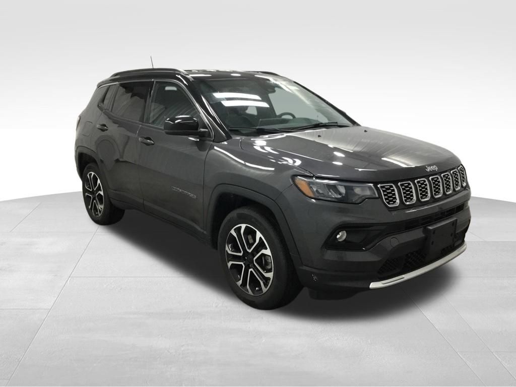 Used 2024 Jeep Compass Limited AWD/4WD image 4