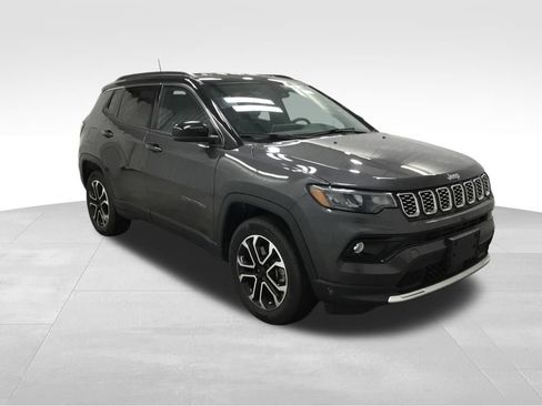 Used 2024 Jeep Compass Limited AWD/4WD image 4