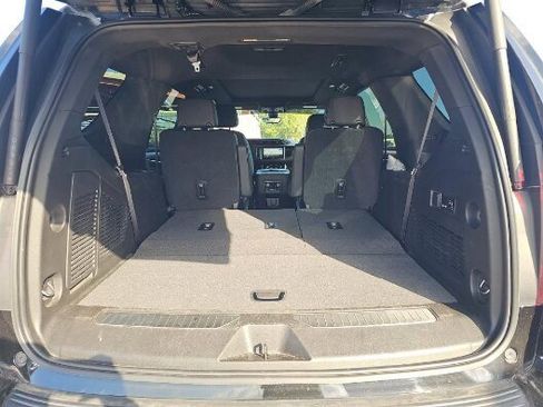 Used 2021 GMC Yukon Denali w/ Denali Premium Package image 12