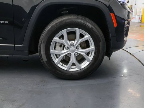 Used 2023 Jeep Grand Cherokee Limited AWD/4WD image 38