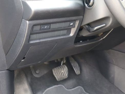 Used 2025 Mitsubishi Outlander AWD image 25