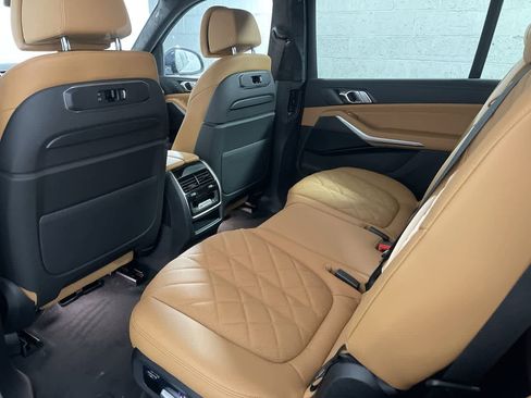 Used 2024 BMW X7 xDrive40i w/ M Sport Package AWD/4WD image 13