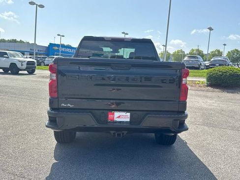 Used 2024 Chevrolet Silverado 1500 Custom w/ LPO, Dark Essentials Package AWD/4WD image 5