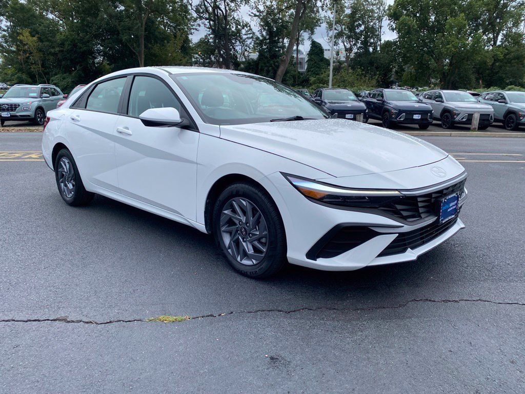Certified 2026 Hyundai Elantra Hybrid FWD image 1