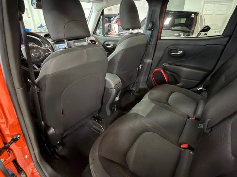 Used 2019 Jeep Renegade Trailhawk image 25