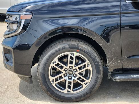 New 2026 Ford Expedition Active RWD image 9