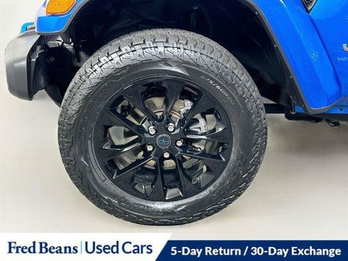 Certified 2024 Jeep Wrangler Unlimited Sahara w/ Technology Group AWD/4WD image 38