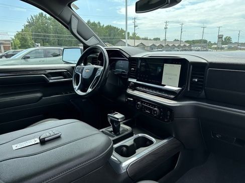 Used 2023 Chevrolet Silverado 1500 LTZ image 9