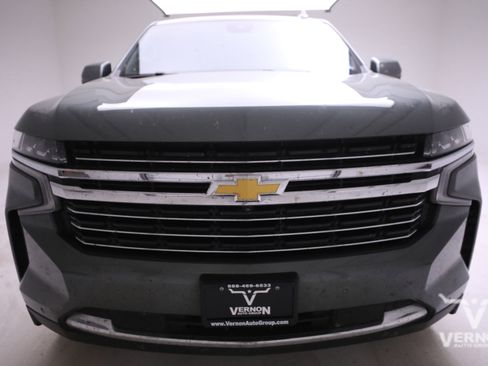 Used 2024 Chevrolet Suburban LT w/ Luxury Package image 7