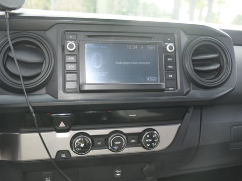 Used 2017 Toyota Tacoma SR image 15