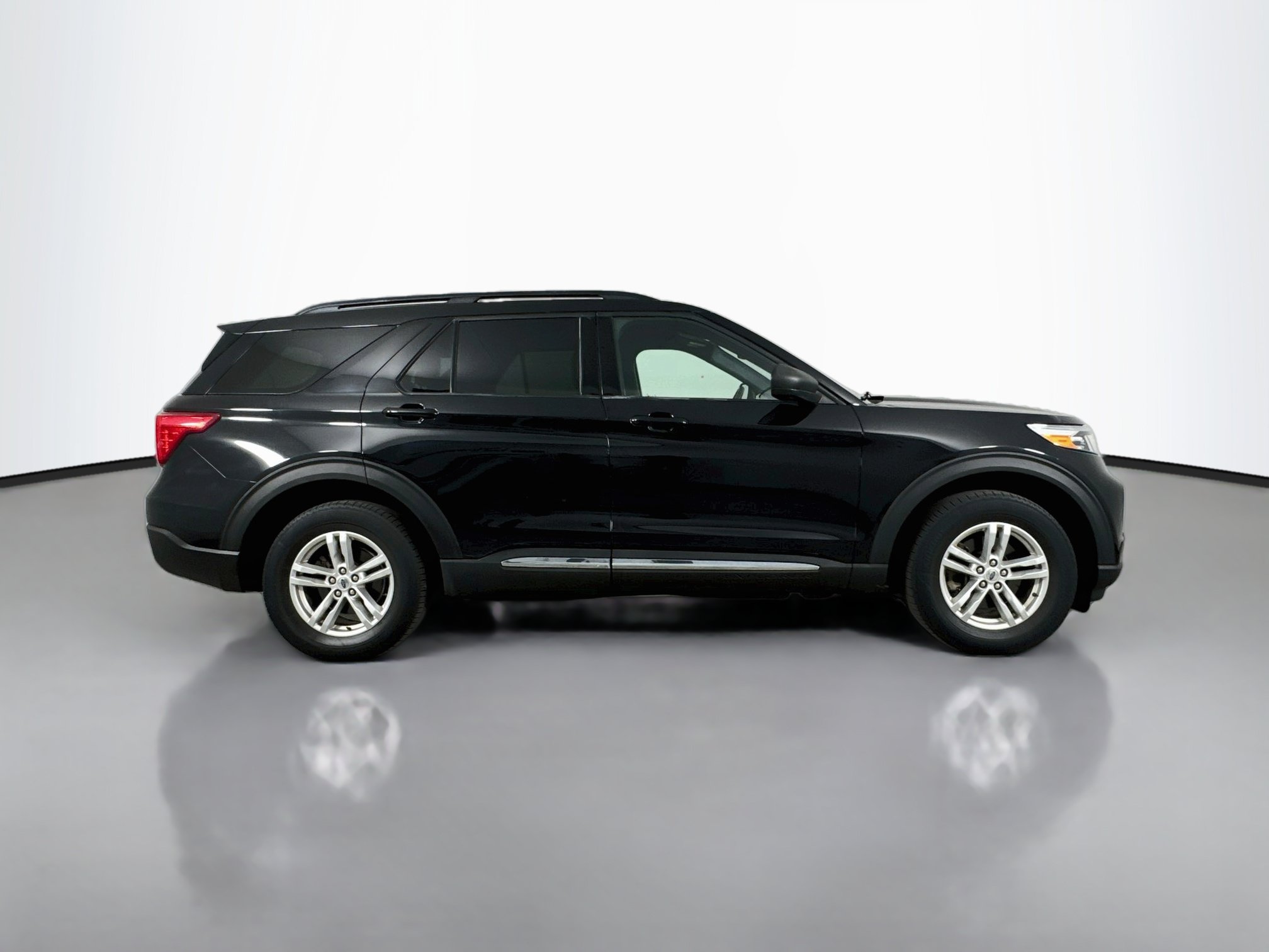 Used 2020 Ford Explorer XLT AWD/4WD image 8