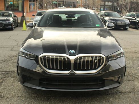 Used 2026 BMW i5 eDrive40 AWD/4WD image 2