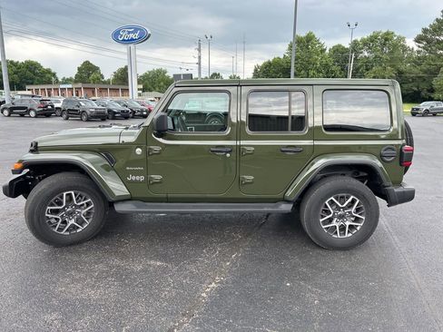 Used 2024 Jeep Wrangler Unlimited Sahara AWD/4WD image 4