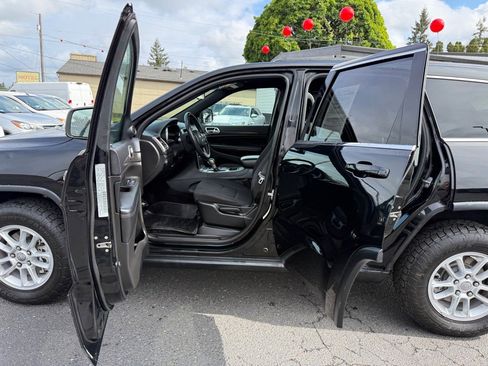 Used 2018 Jeep Grand Cherokee Laredo image 19