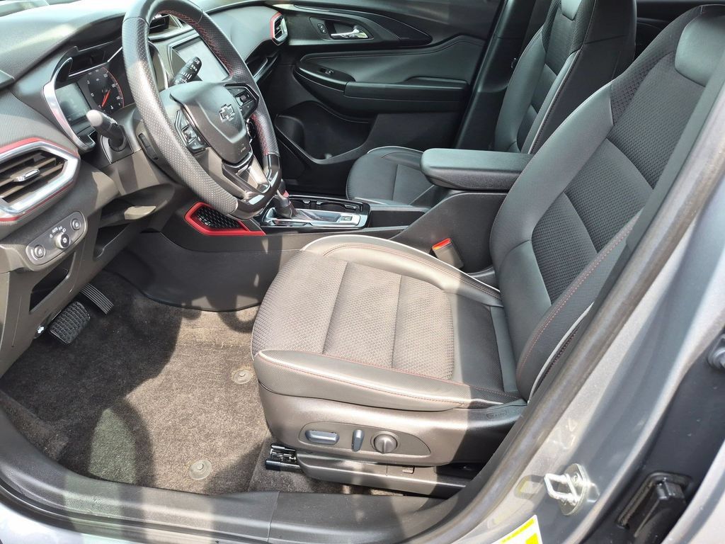 Used 2023 Chevrolet TrailBlazer RS FWD image 16