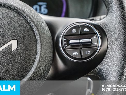 Used 2025 Kia Soul LX w/ LX Technology Package FWD image 30
