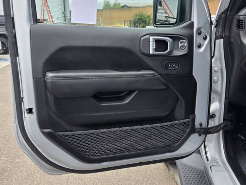 Used 2023 Jeep Wrangler Unlimited Sahara w/ Cold Weather Group AWD/4WD image 11