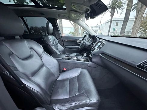 Used 2018 Volvo XC90 T6 Momentum w/ Convenience Package image 11