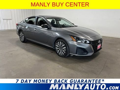 Used 2024 Nissan Altima 2.5 SV FWD image 1
