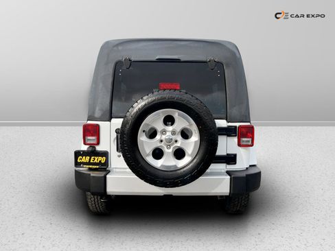 Used 2015 Jeep Wrangler Unlimited Sahara w/ Connectivity Group image 5