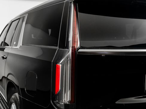 Used 2024 Cadillac Escalade ESV Premium Luxury image 12