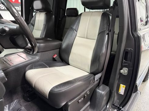 Used 2010 GMC Sierra 1500 SLT w/ All-Terrain Package AWD/4WD image 17