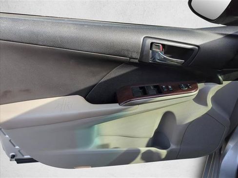 Used 2014 Toyota Camry XLE FWD image 11