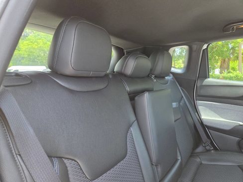 Used 2025 Jeep Compass Latitude AWD/4WD image 19