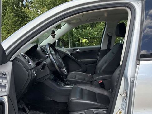 Used 2017 Volkswagen Tiguan S AWD/4WD image 2