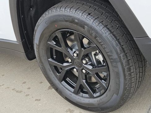 New 2025 Jeep Grand Cherokee L Altitude image 5